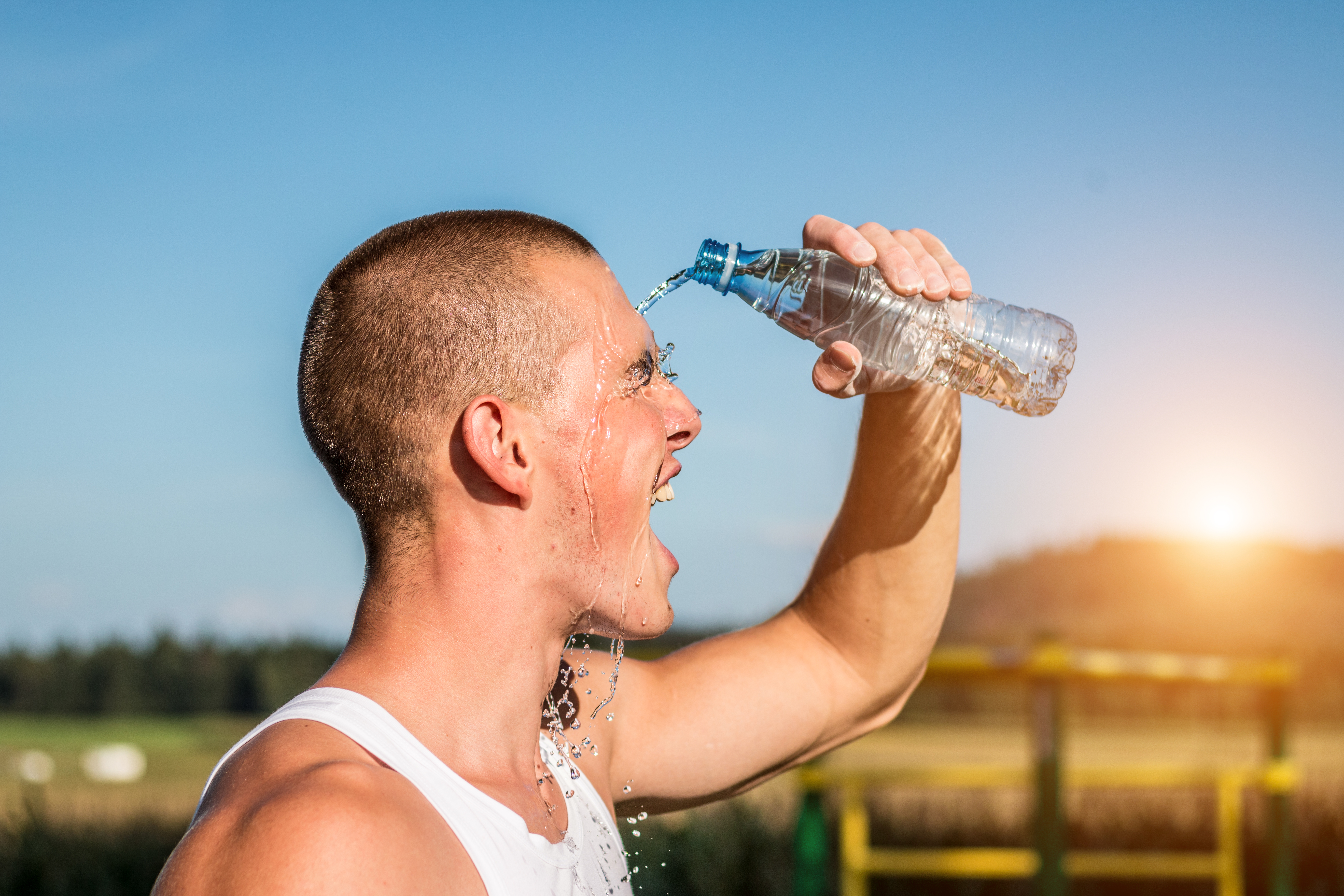 Male Athlete Cooling Off With Water, fast shutter speed used to capture every single water drop.http://shrani.si/f/2p/wI/3dJRJxvZ/resize.jpg