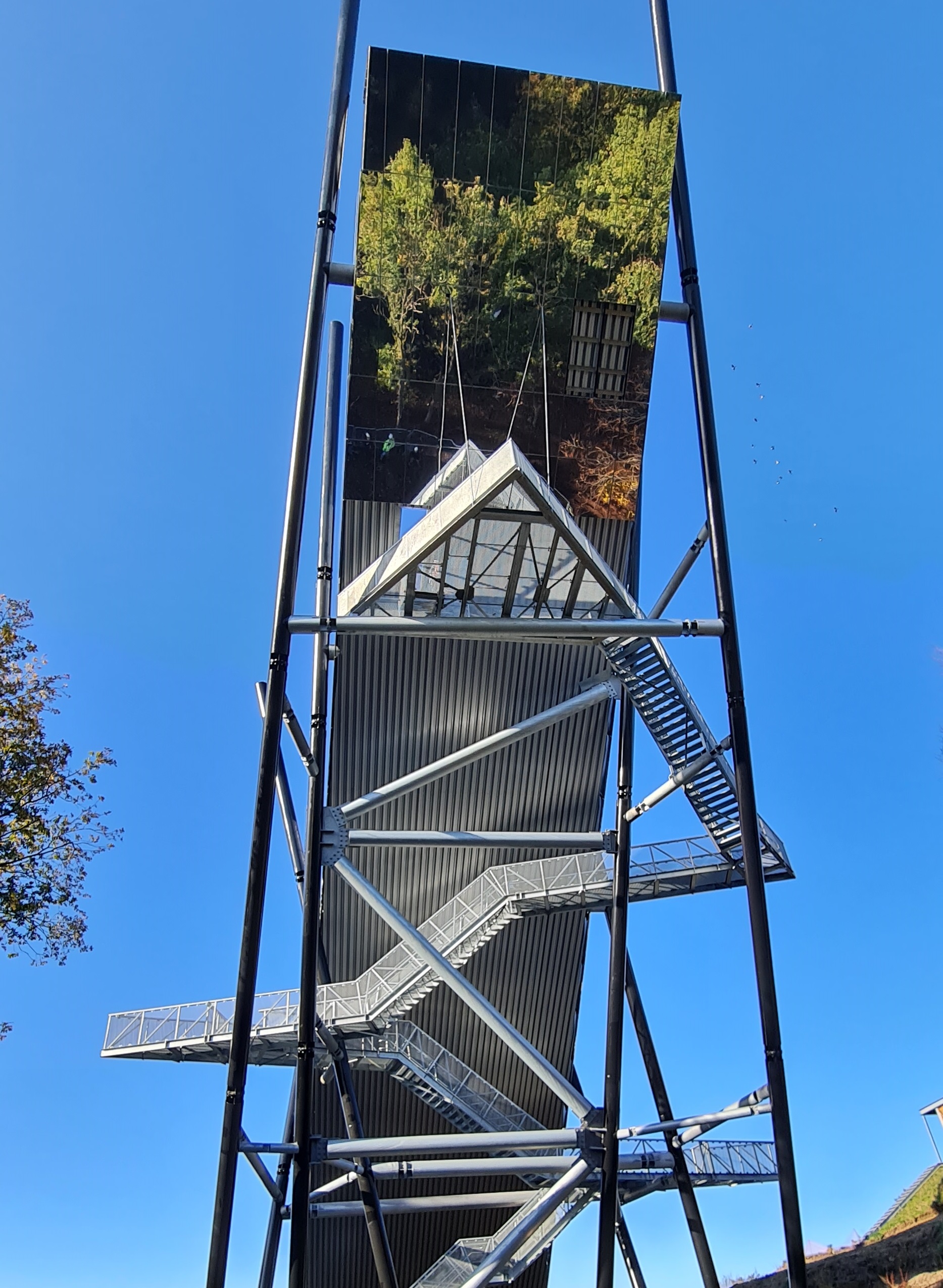 Hierop zien jullie de nieuwe bliksemtrap te Genk